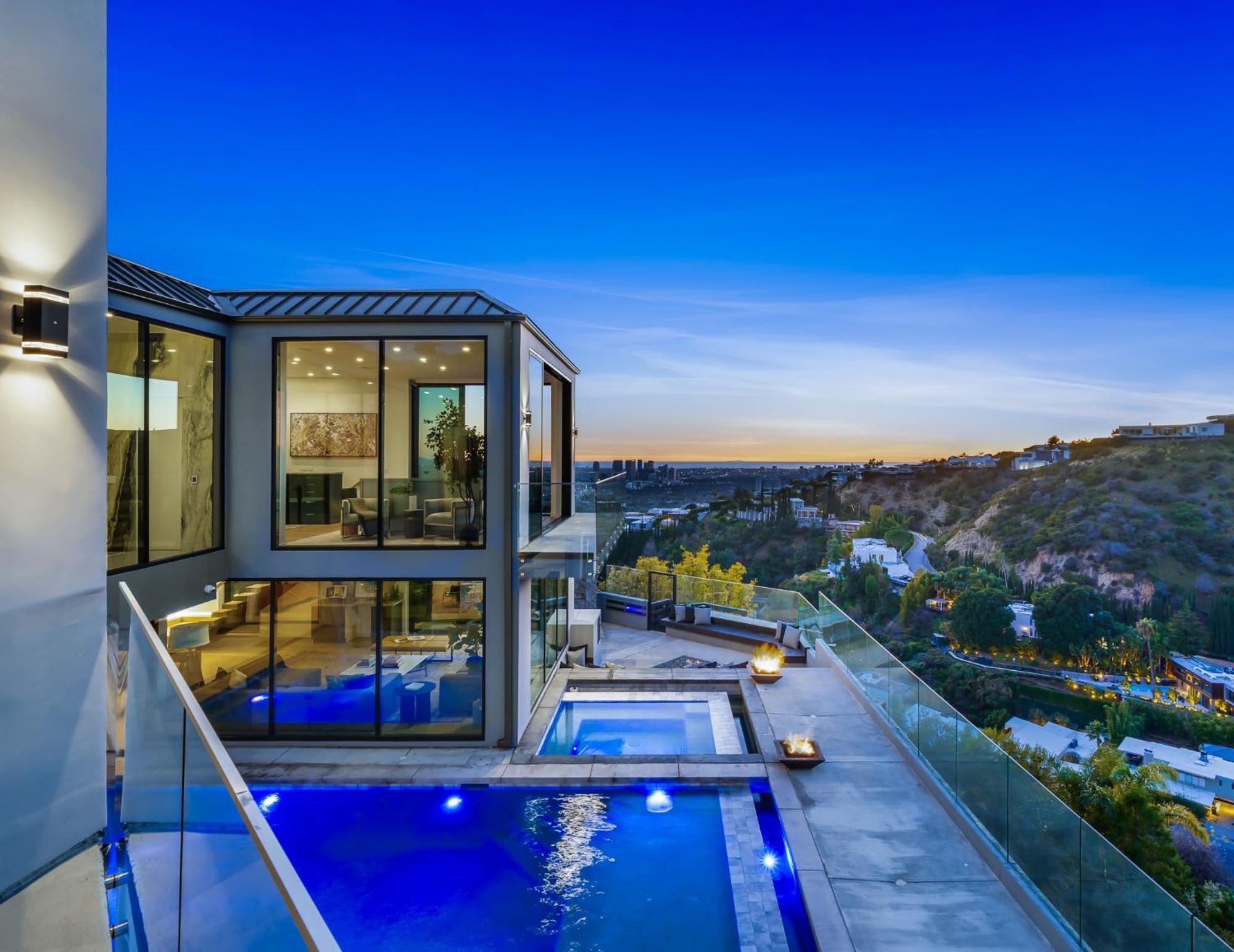Ocean To Views, Fire Feature, Water Falls Dream Oasis Pousada